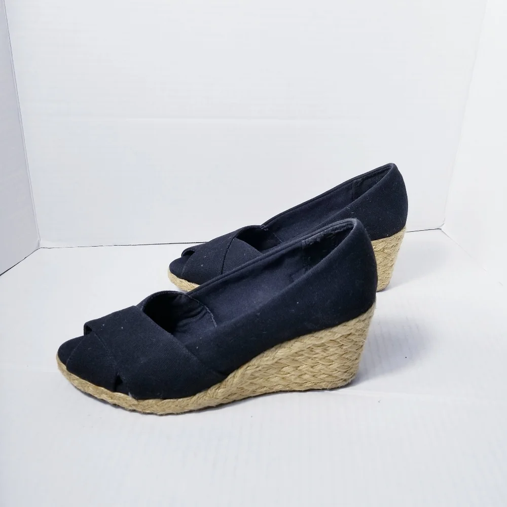 CHAPS OPEN TOE WEDGE ESTIMATED SIZE 6.5
